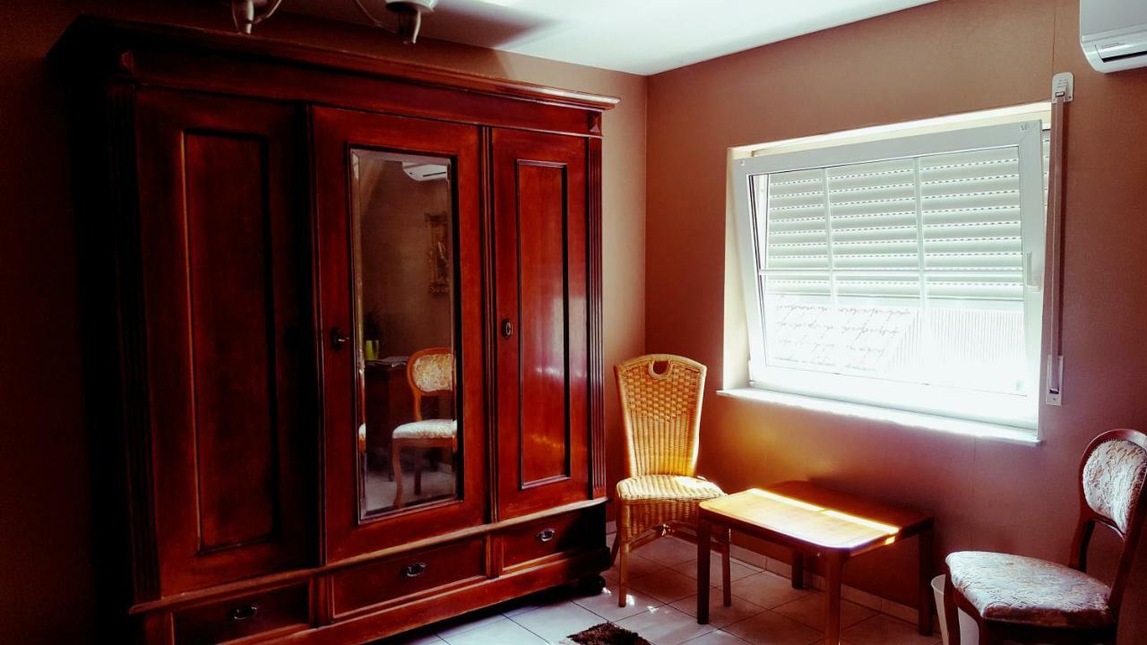 White House 'Privatzimmer' Mannheim Exteriér fotografie